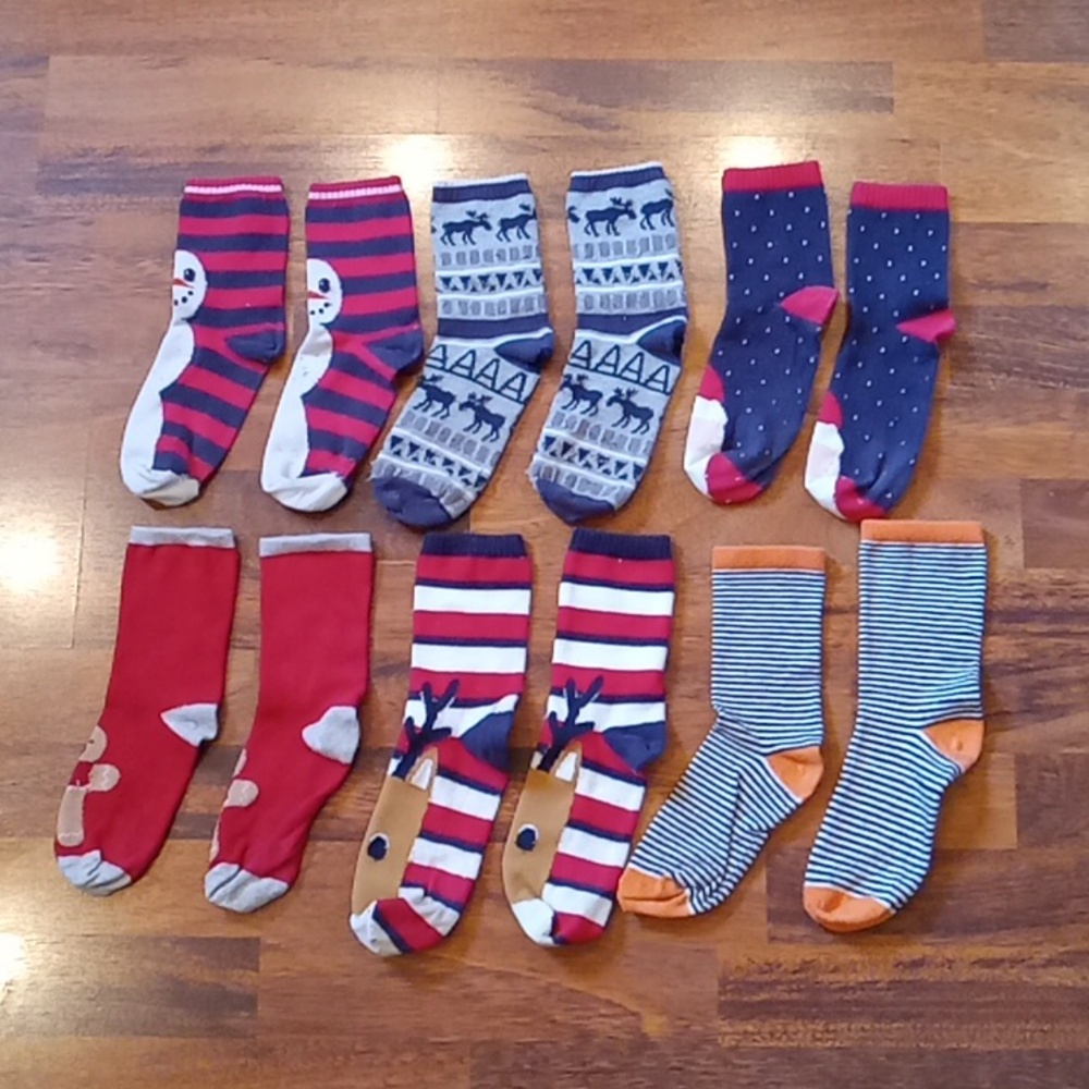 6 pairs Gymboree kids socks, approximate sizes 3-5